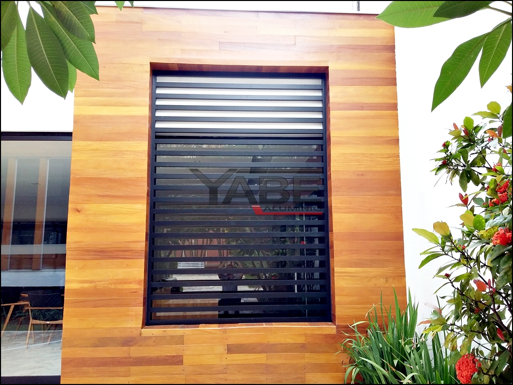 Painel fixo com tubo